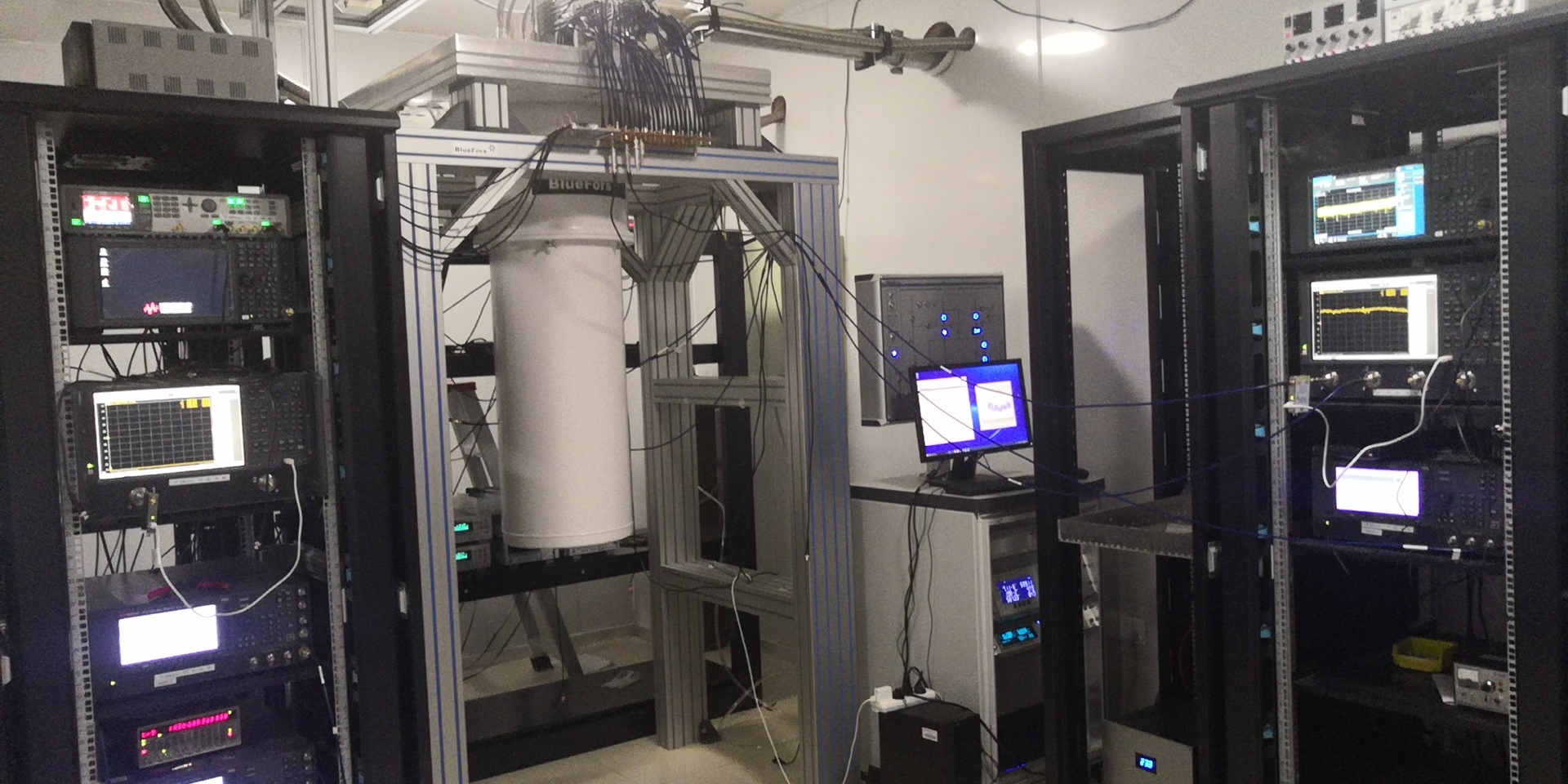 大型儀器 超導量子器件低溫綜合物性測量系統